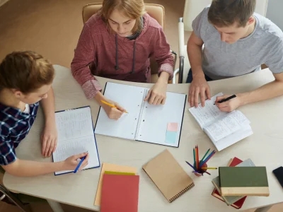 doing-homework-together_1098-14640