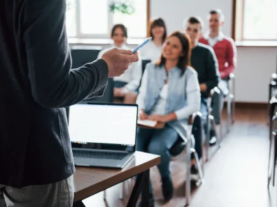 everyone-is-smiling-listens-group-people-business-conference-modern-classroom-daytime_146671-16288